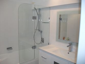 Glass Bath Screen